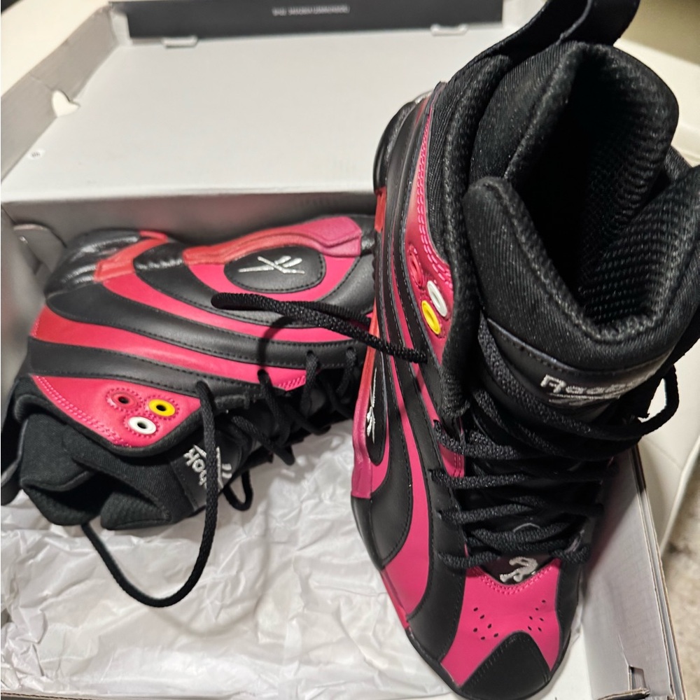 Nike Red and Gold Sneakers with Sleek Design - Picture 5 of 10
